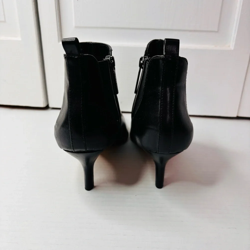 Price firm DONALD J. PLINER Black Leather Heeled Ankle Boots Size 7.5